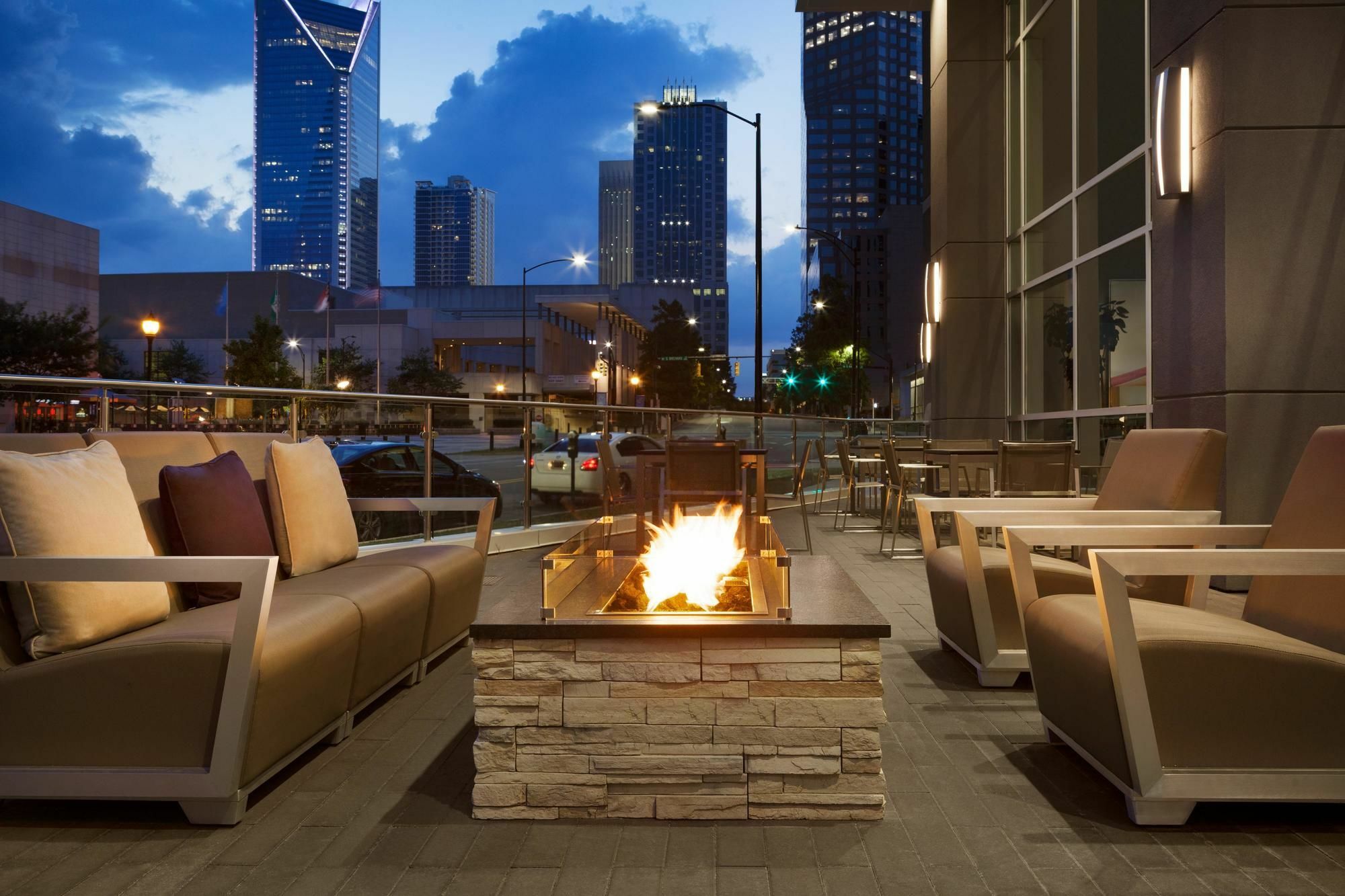 Embassy Suites By Hilton Charlotte Uptown Buitenkant foto